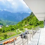 Hotel Familja Cuni 3*