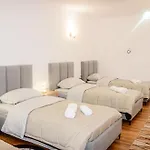 Hotel Familja Cuni 3*