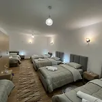 Hotel Familja Cuni 3*