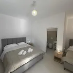 Familja Cuni Hotel 3*