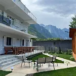 Familja Cuni Hotel 3*