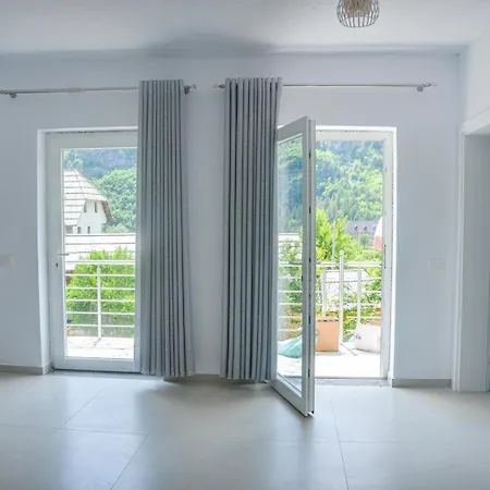 Familja çuni Hotel 3*