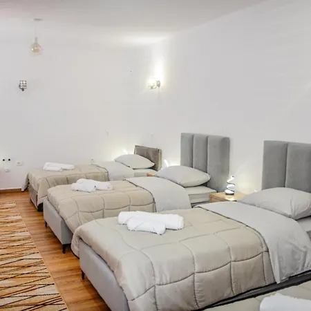 Familja Cuni Hotel Theth