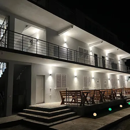 Familja Cuni Hotel 3*