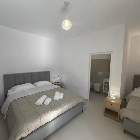 Familja Cuni Hotel 3*