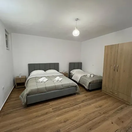 Familja Cuni Hotel 3*