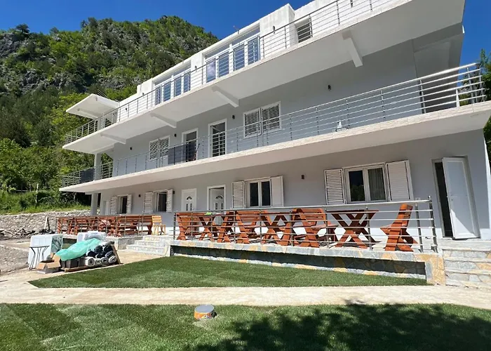 ホテル Familja Cuni