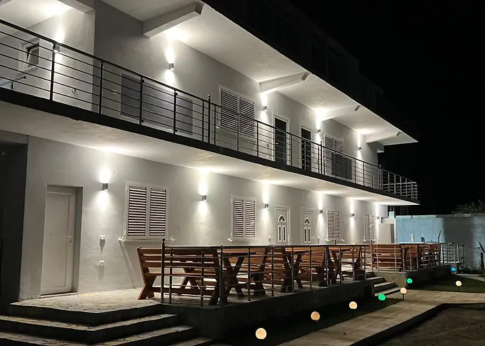 Hotel Familja Cuni