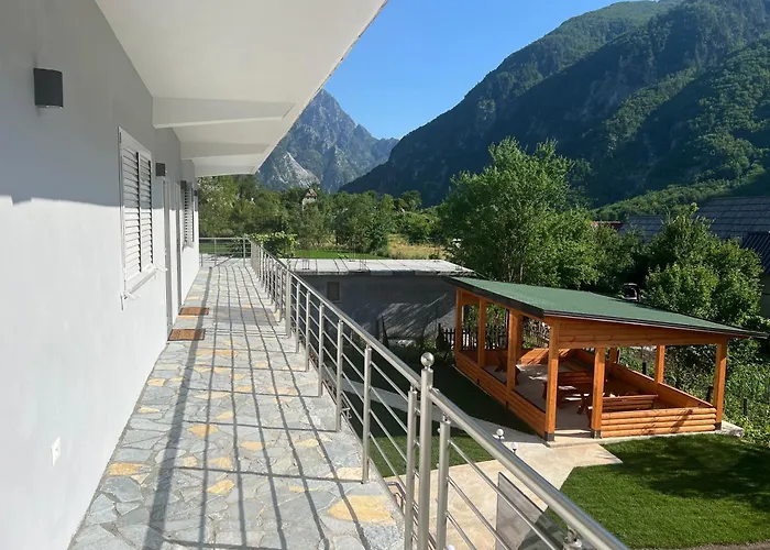 Familja Cuni 3* Theth