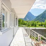 Hotel Familja Cuni 3*