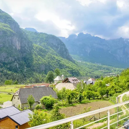 Familja Cuni מלון