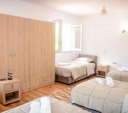 Familja Cuni Hotel