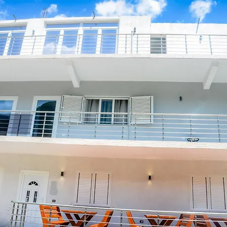 Hotel Familja Cuni