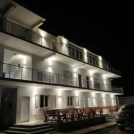Hotel Familja Cuni