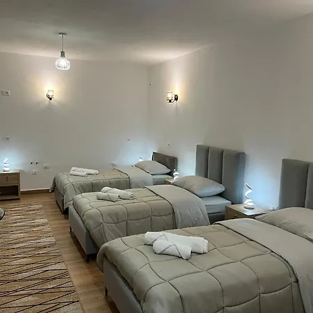 Hotel Familja Cuni
