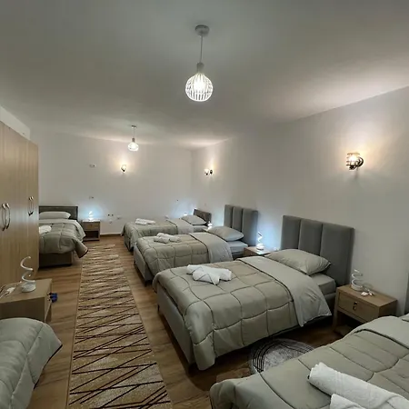 Hotel Familja Cuni 3*