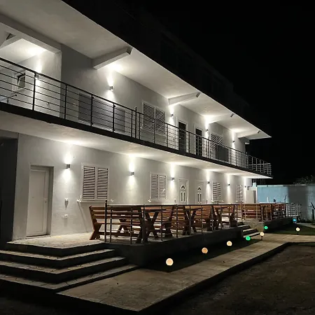 Hotel Familja Cuni