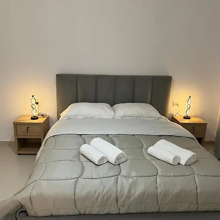 Familja Cuni Hotel 3*