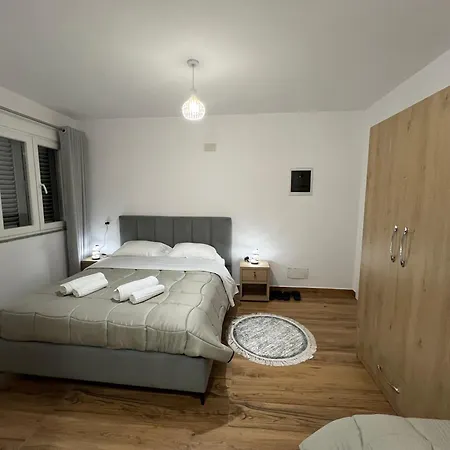 Hotel Familja Cuni