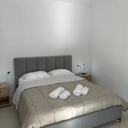 Hotel Familja Cuni 3*