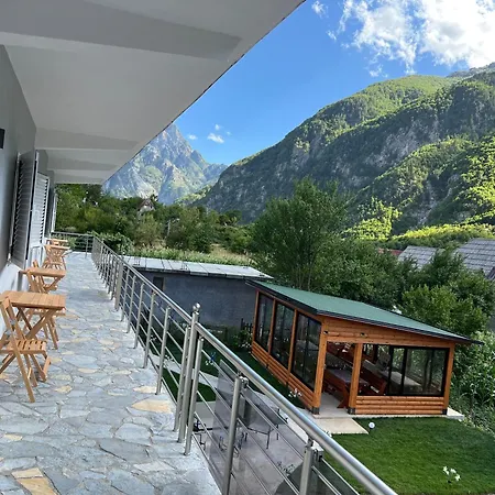 Familja Cuni Hotell Theth