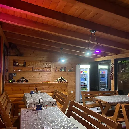 Familja Cuni Hotell Theth