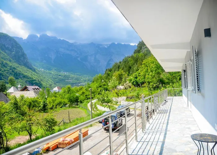 מלון Familja Cuni 3*