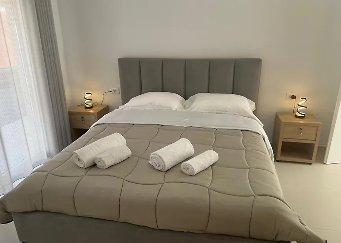 Familja çuni Hotel